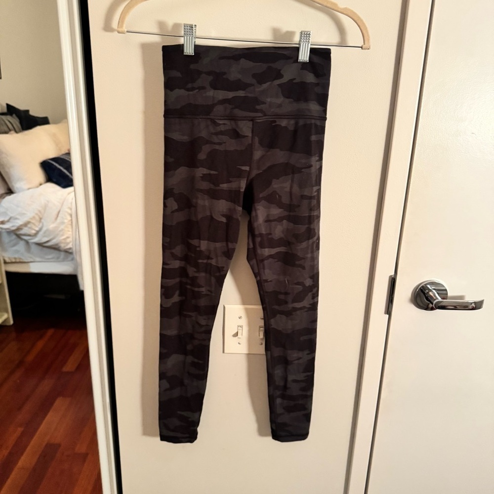 Athleta‎ Elation 7/8 Legging Black Charcoal Camo High Waist Buttery Soft XS - Picture 2 of 5